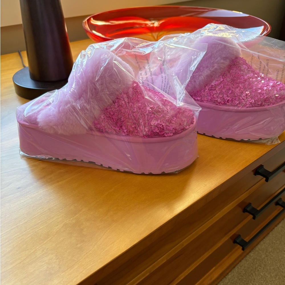 Ugg NWT Funkette Sequin Platform slippers, Pink, Women size 8
